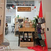 the nail hall-logo-01